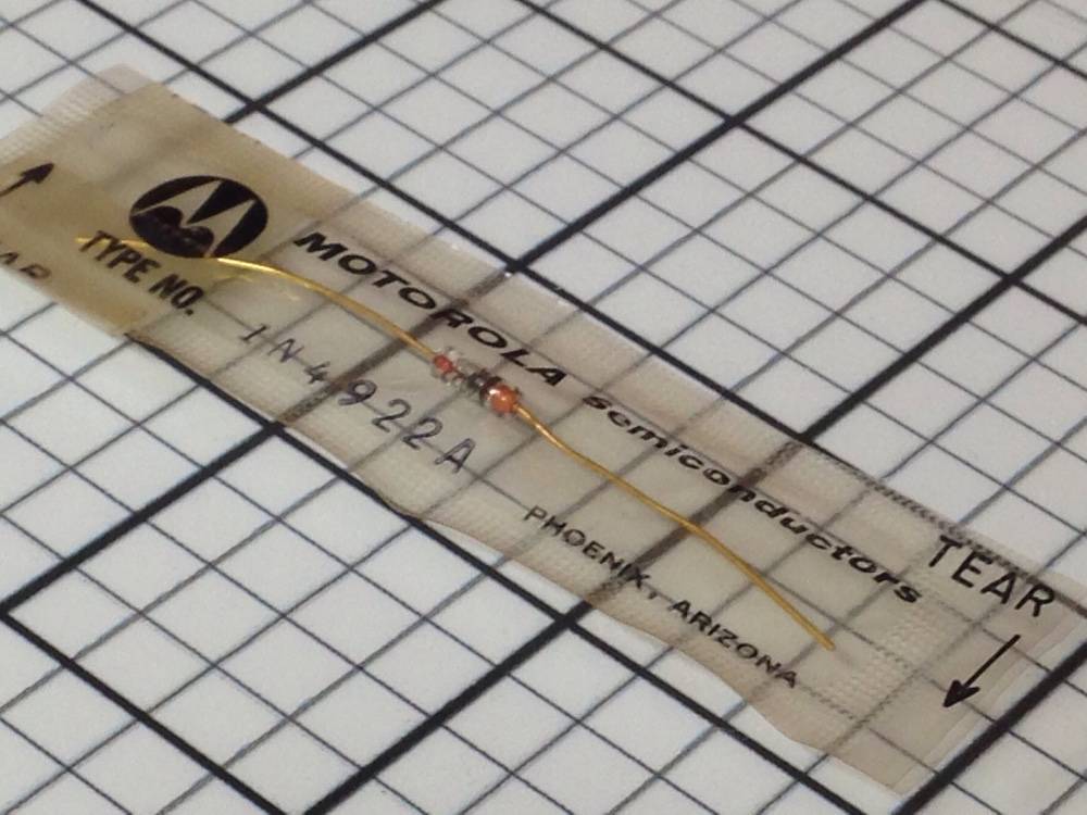 Zener Diode 1N4922A Motorola