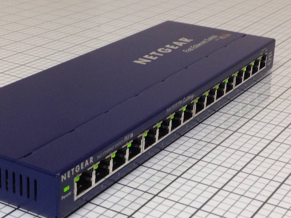 USED Fast Switch Netgear FS116 10/100 16 Port